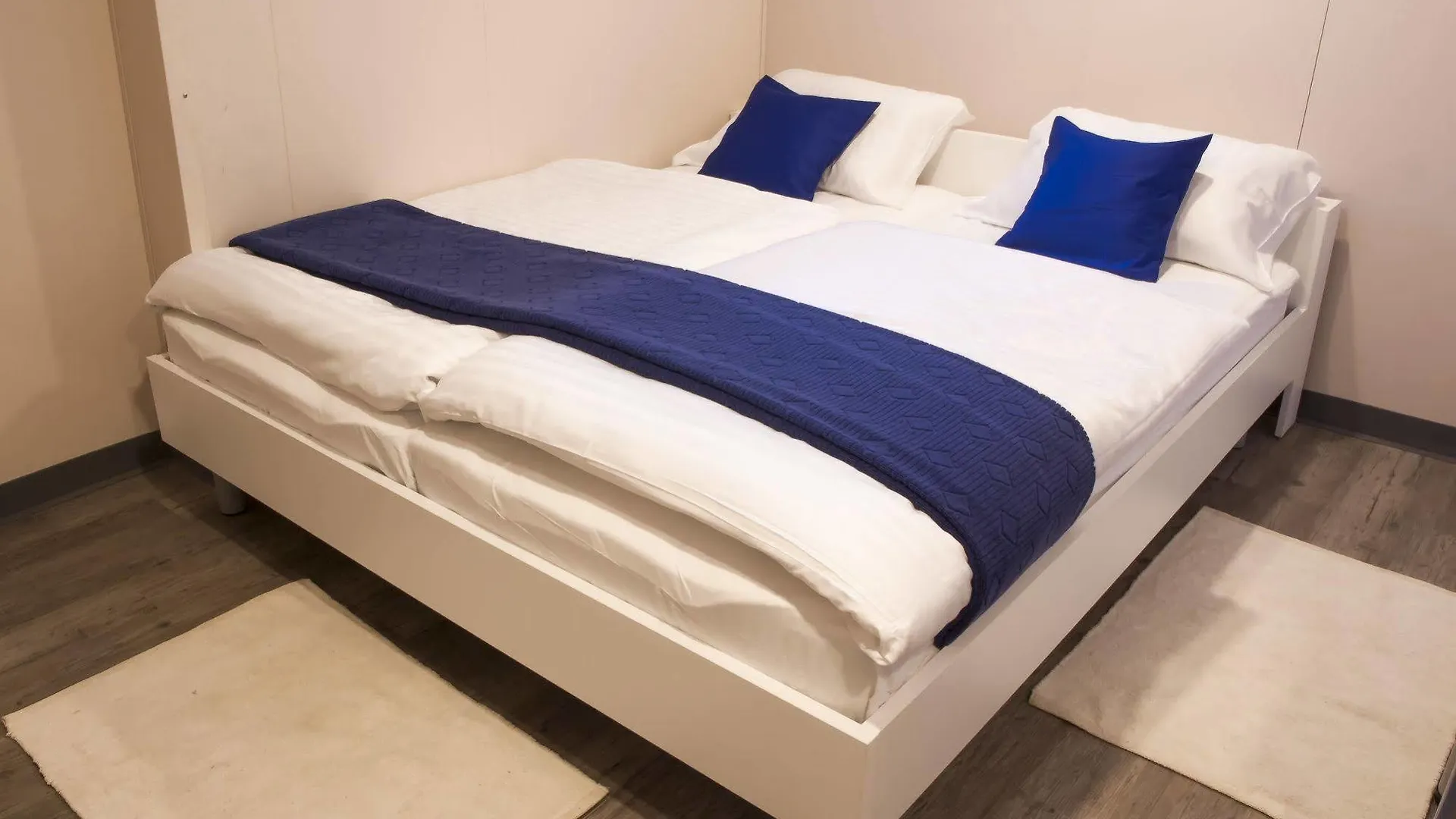 Botel Marina Hostel