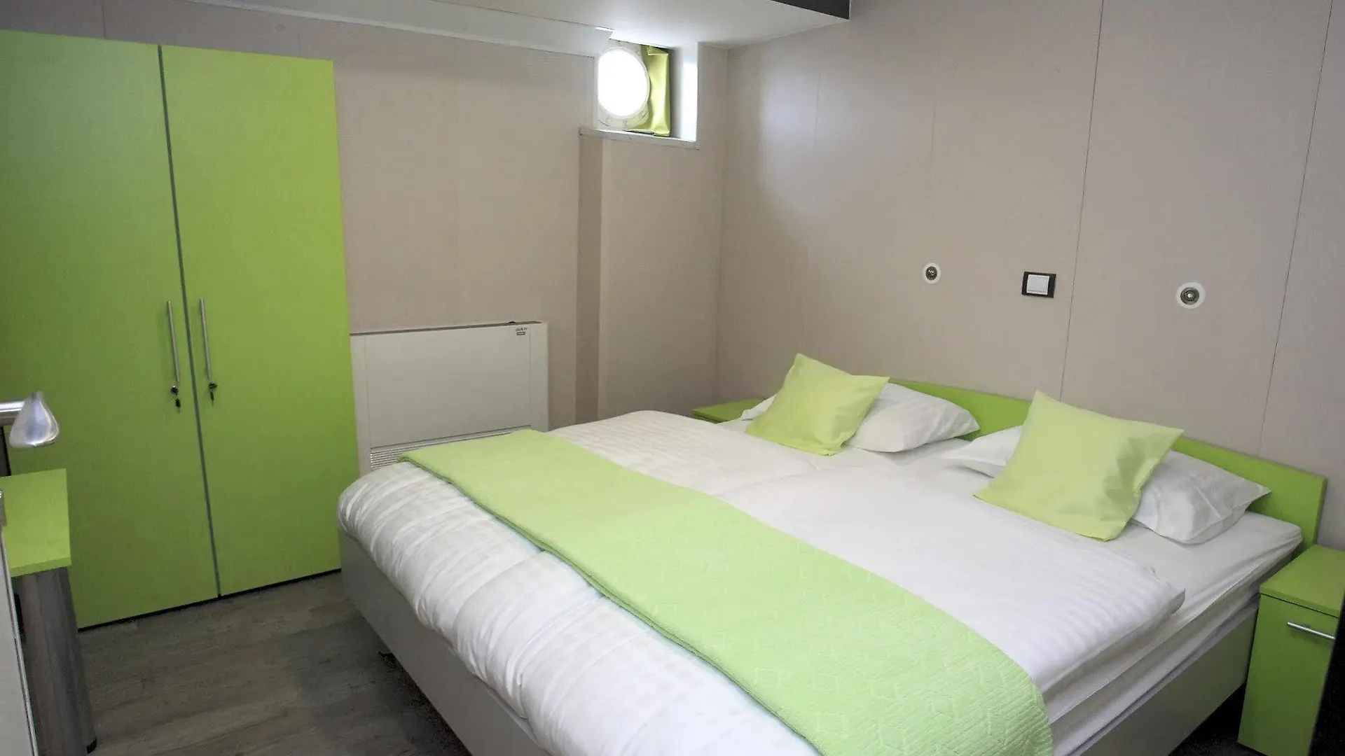 Hostel Botel Marina